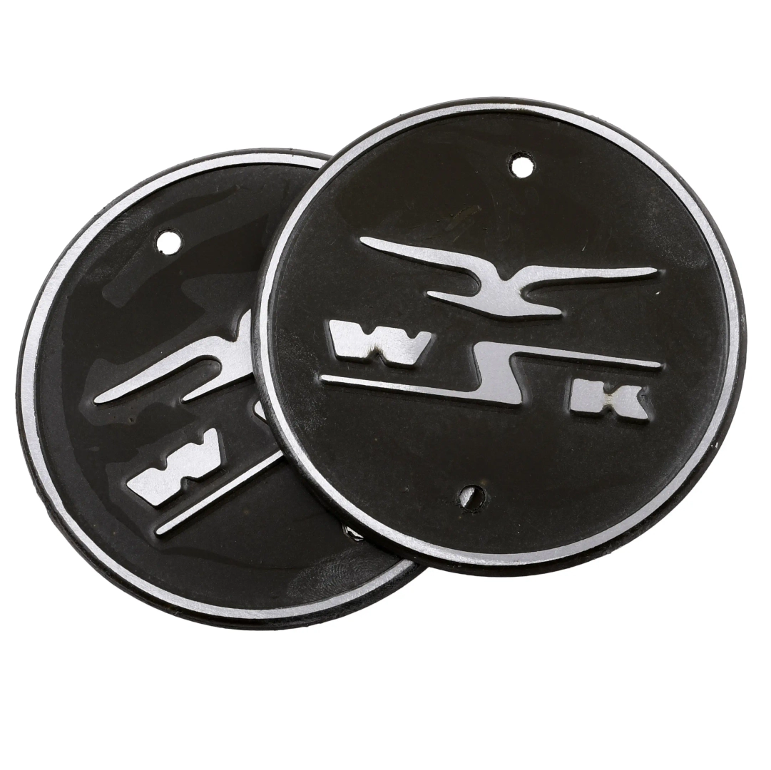 Emblemat zbiornika paliwa alu tłoczony przykręcany czarny WSK 2 sztuki