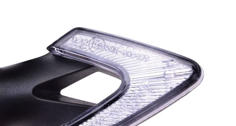 Kierunkowskaz czarny biały klosz led strzałki e8