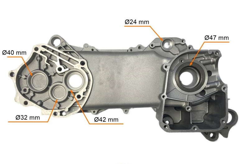 Karter środkowy lewy silnika obudowa wału 4T GY6 139QMB 43cm Barton Romet