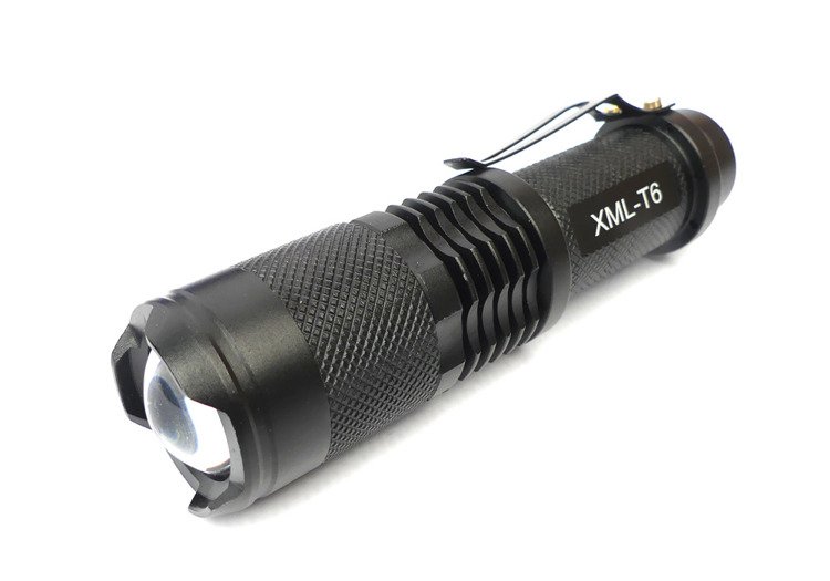 Latarka led akumulator ładowarka 230v etui