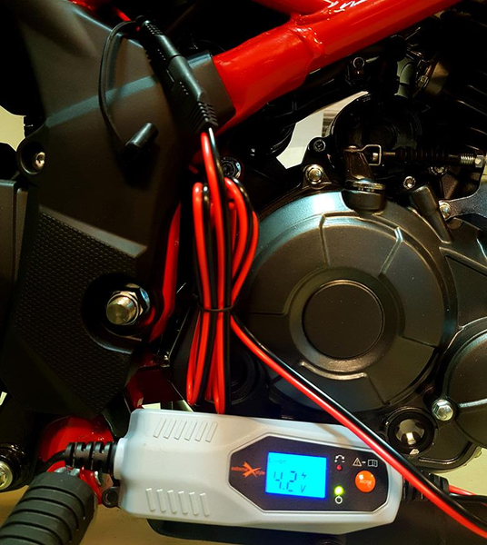 Inteligenta ładowarka prostownik do akumulatorów