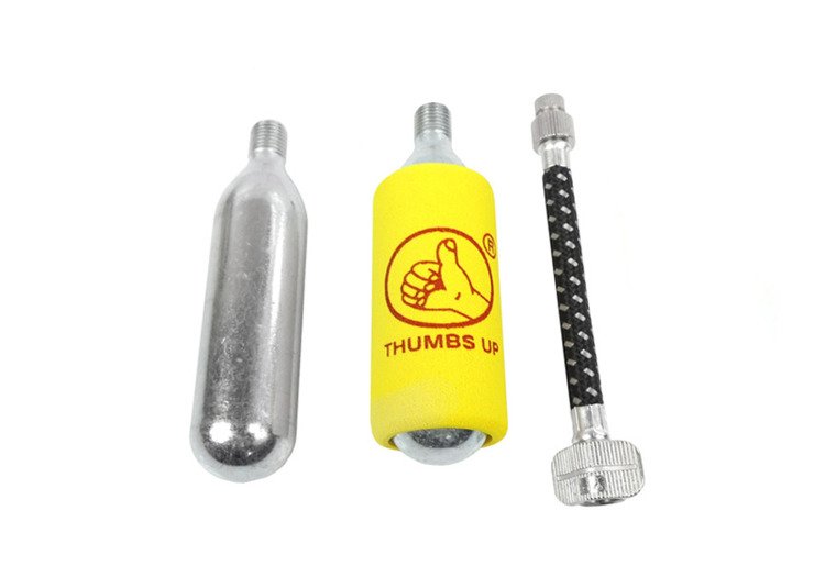 Zestaw naprawczy opon kół wężyk naboje co2