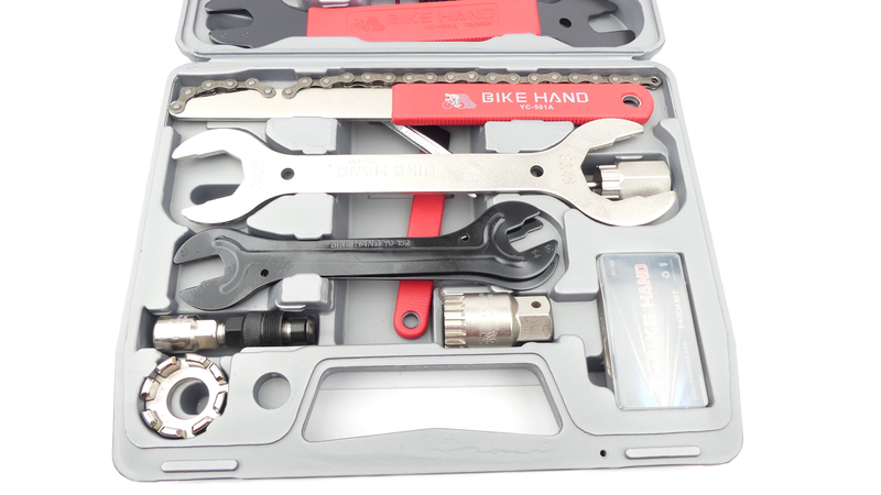 Zestaw kluczy rowerowych w walizce bike hand 19el.