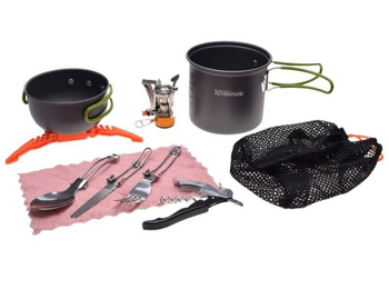 Naczynia turystyczne z palnikiem i sztućcami oraz otwieraczem do butelek