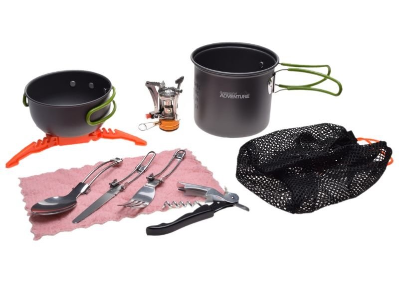 Naczynia turystyczne z palnikiem i sztućcami oraz otwieraczem do butelek