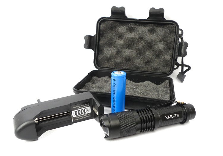 Latarka led akumulator ładowarka 230v etui