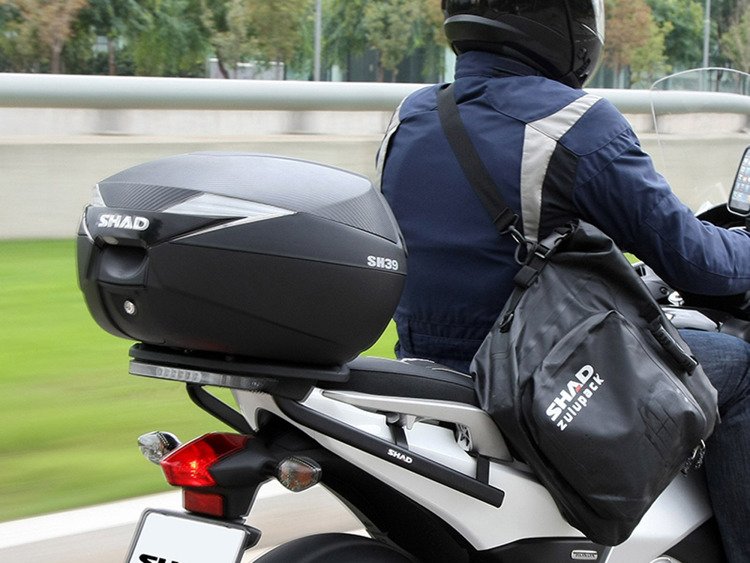Kufer motocyklowy centralny carbon shad sh39 l