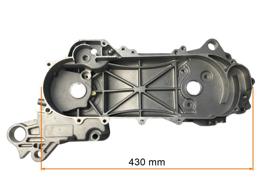 Karter środkowy lewy silnika obudowa wału 4T GY6 139QMB 43cm Barton Romet